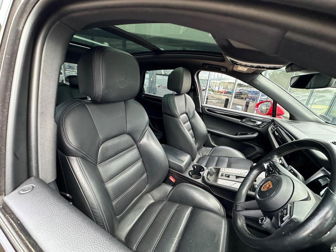 Porsche Macan AO71DYB