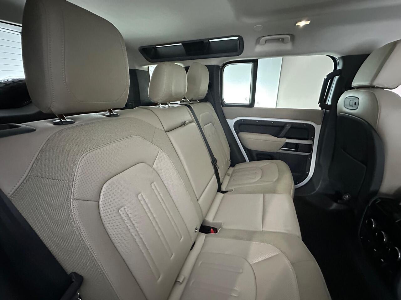 Land Rover Defender 110 OY20YDU