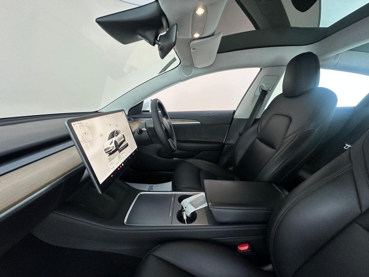 Tesla Model 3 AF72UYZ
