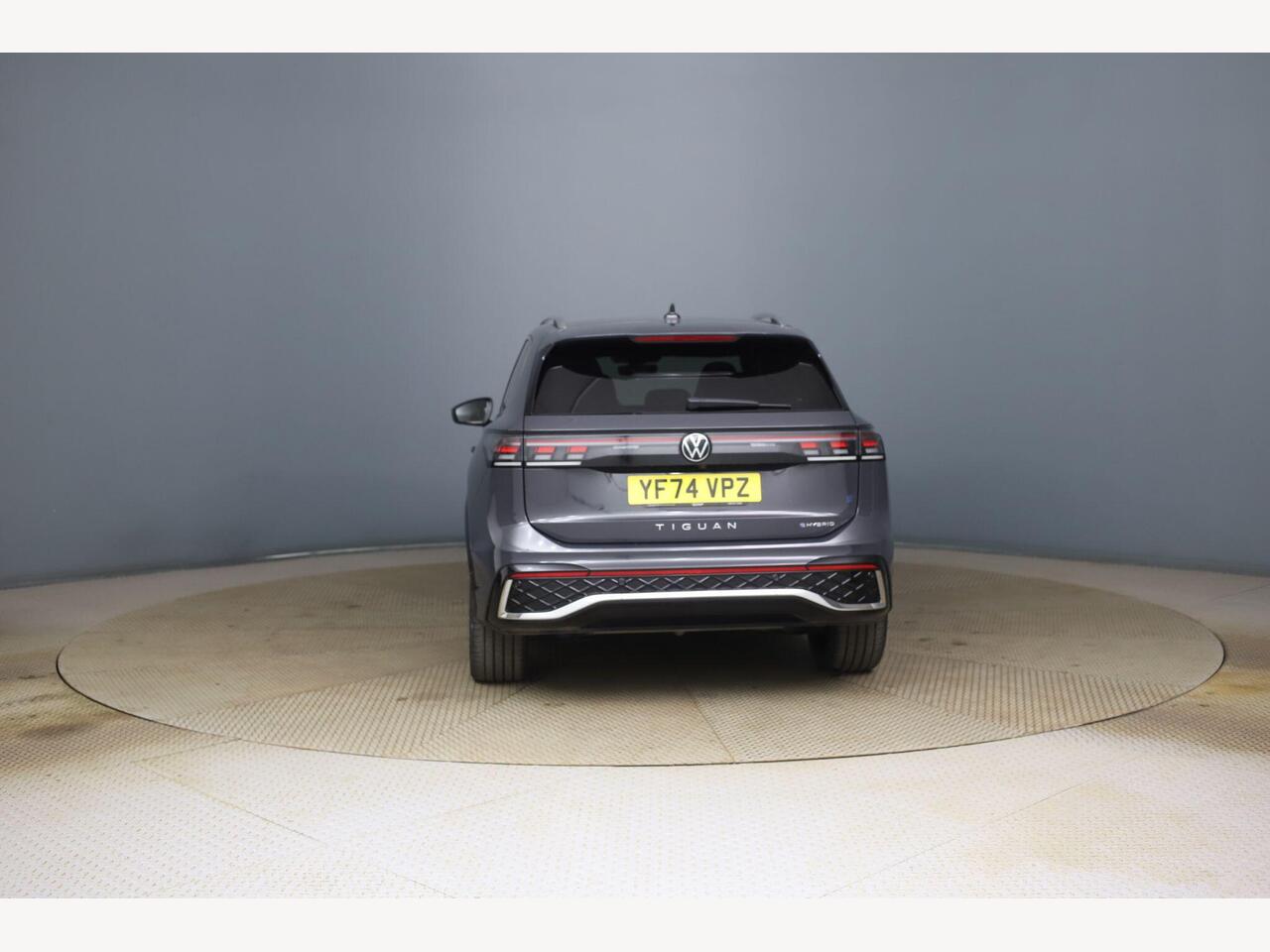 Volkswagen Tiguan YF74VPZ