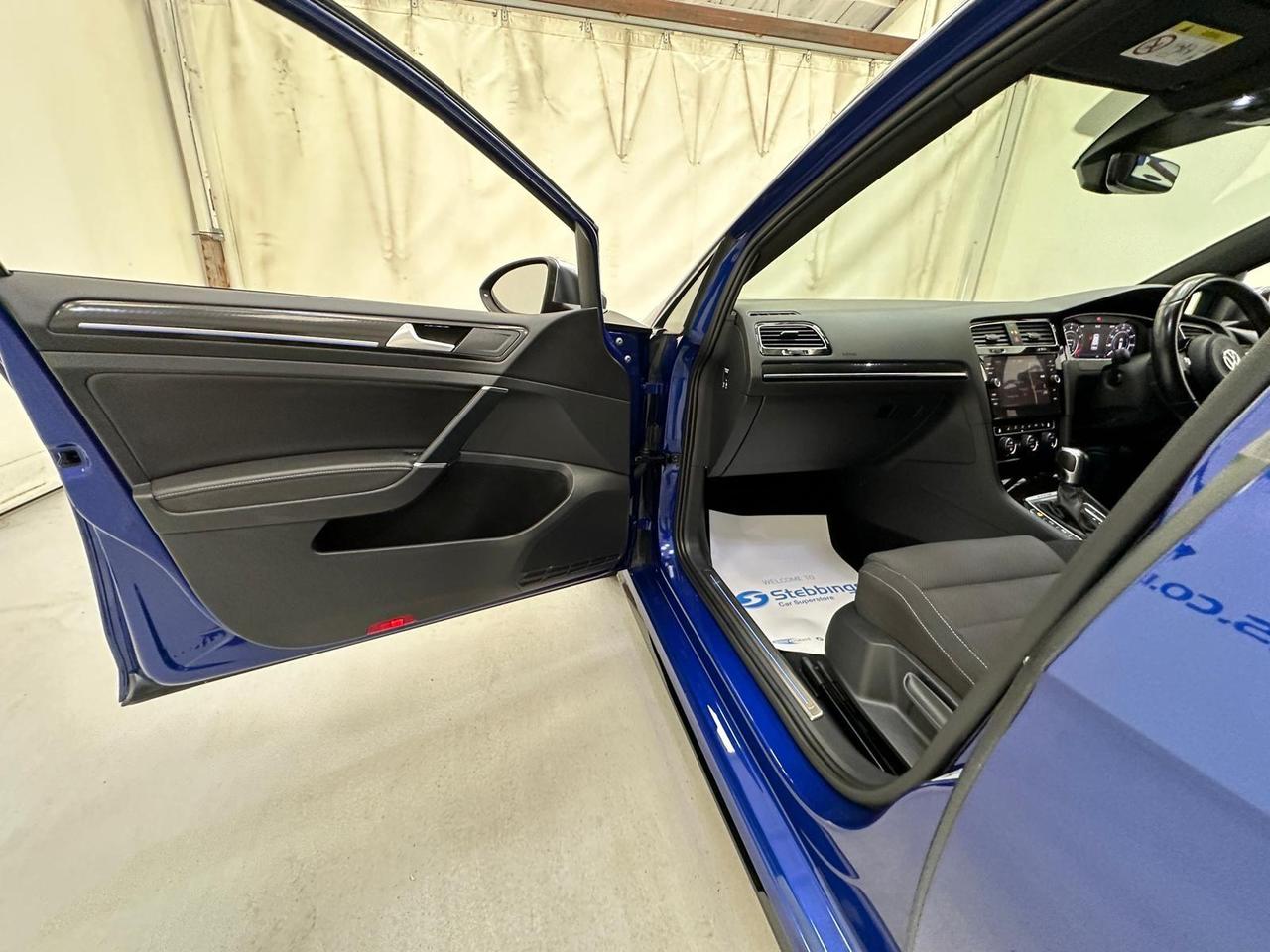 Volkswagen Golf YE70AZG