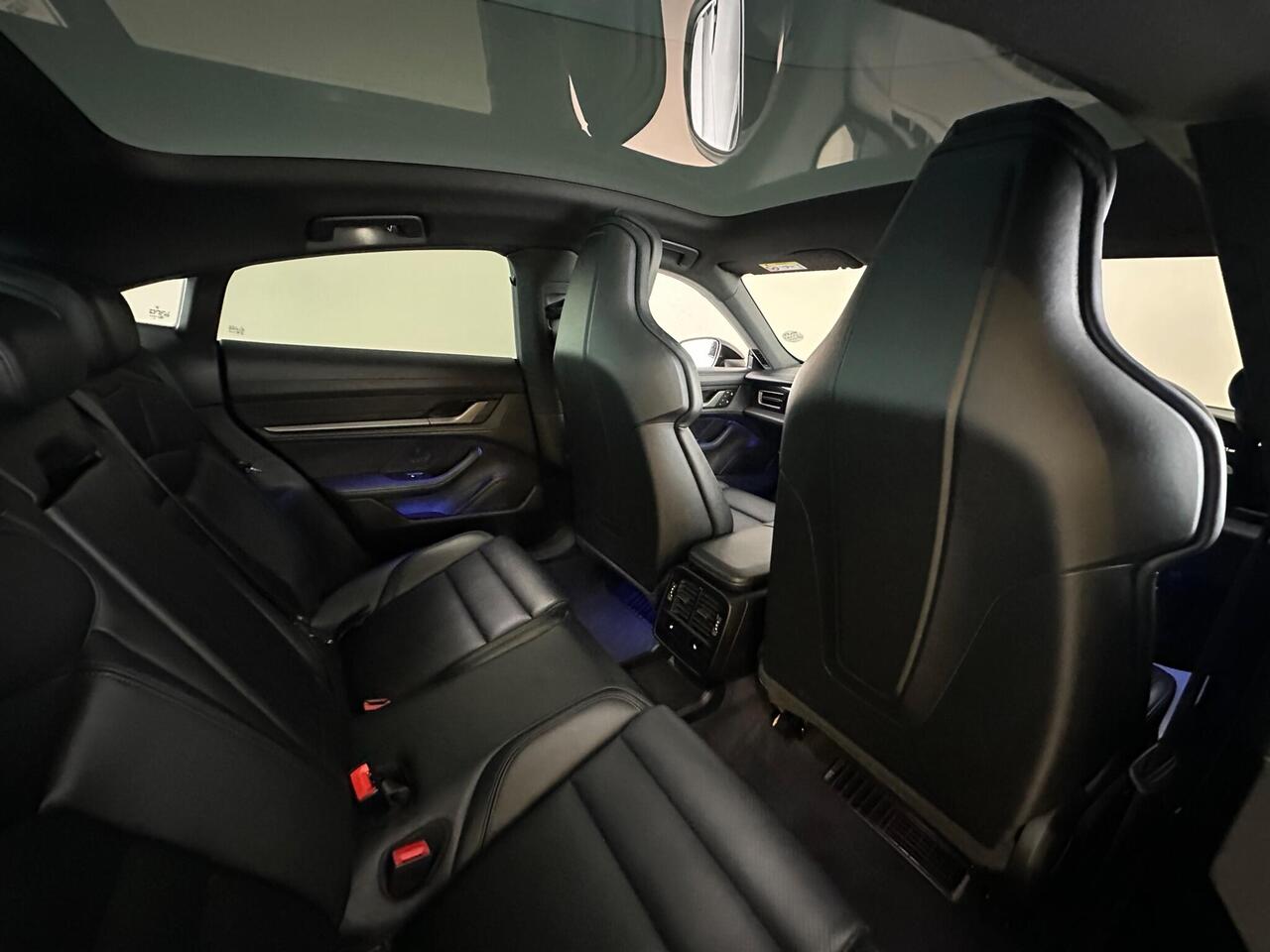 Porsche Taycan YY72RZZ