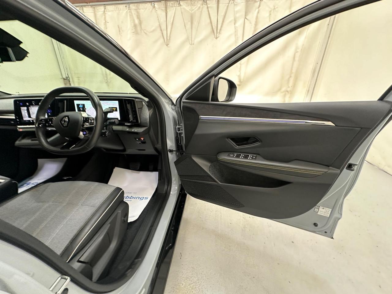 Renault Megane E-Tech YD73AFJ