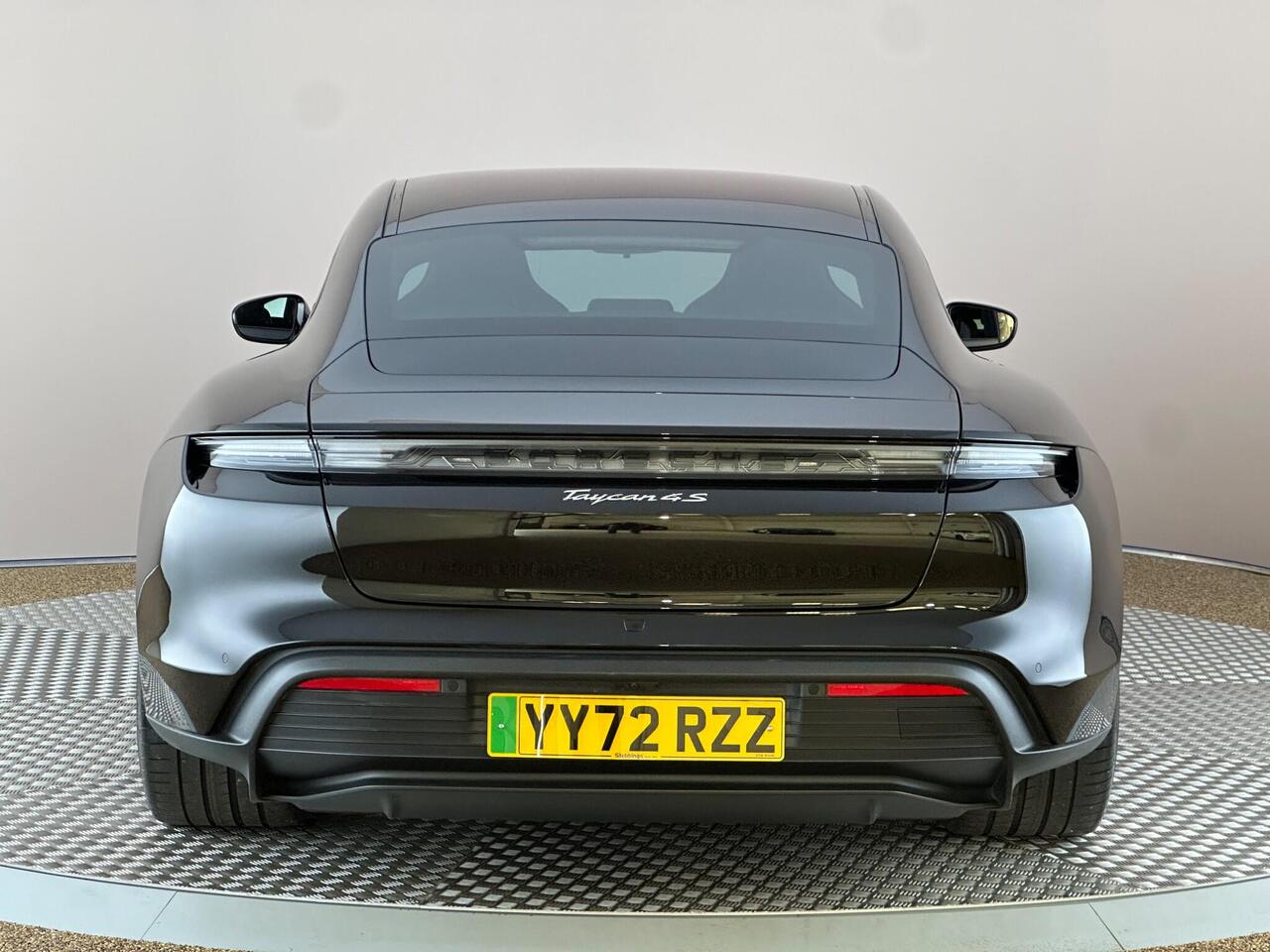 Porsche Taycan YY72RZZ