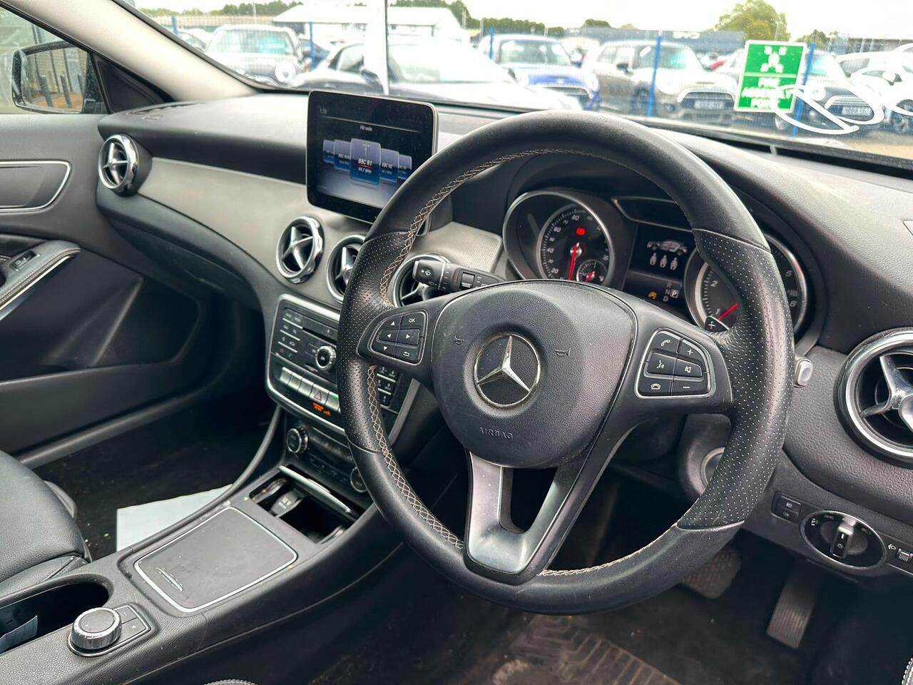 Mercedes-Benz GLA KS67NKN