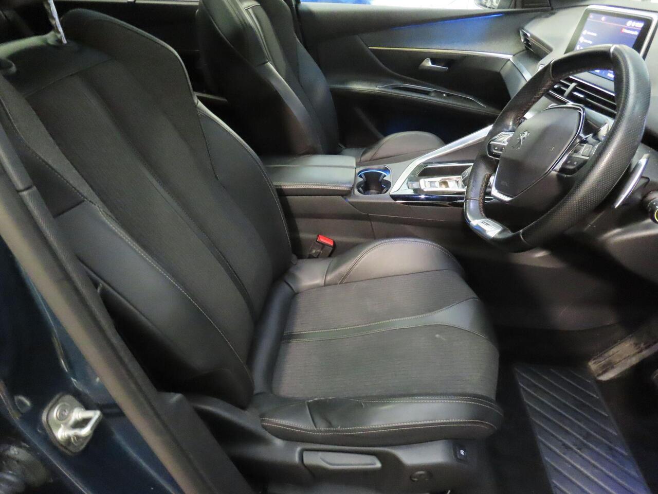 Peugeot 5008 SB69UPR