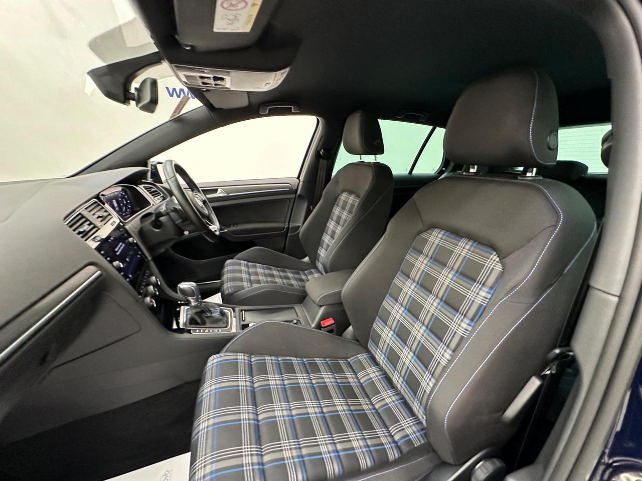 Volkswagen Golf FA18XRE