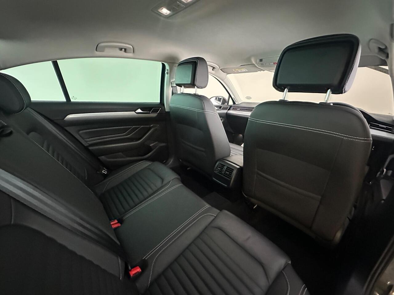 Volkswagen Passat YE70PYB