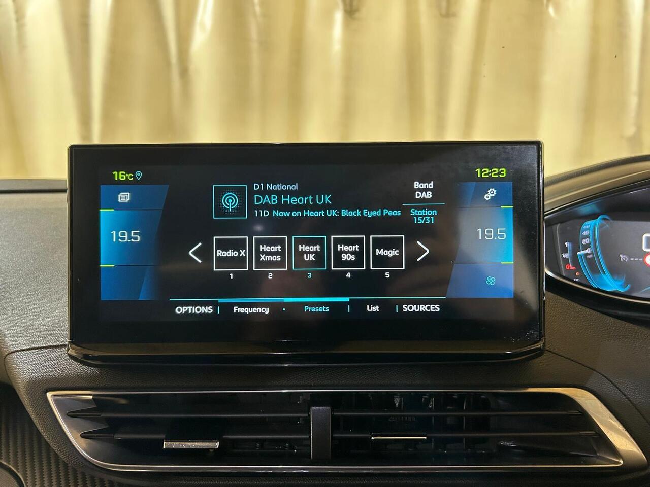 Peugeot 3008 VU71KBV