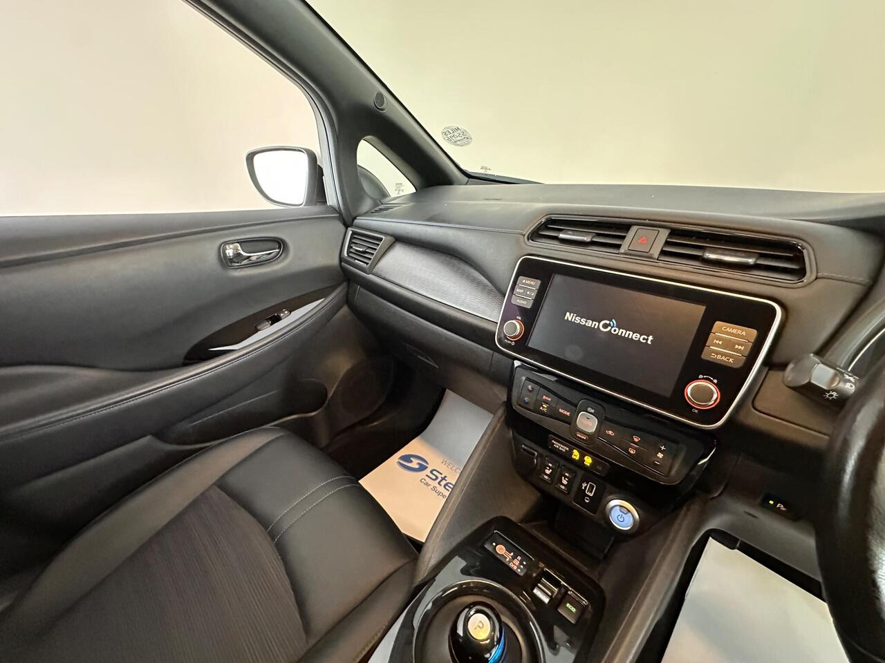 Nissan Leaf ST69WUU
