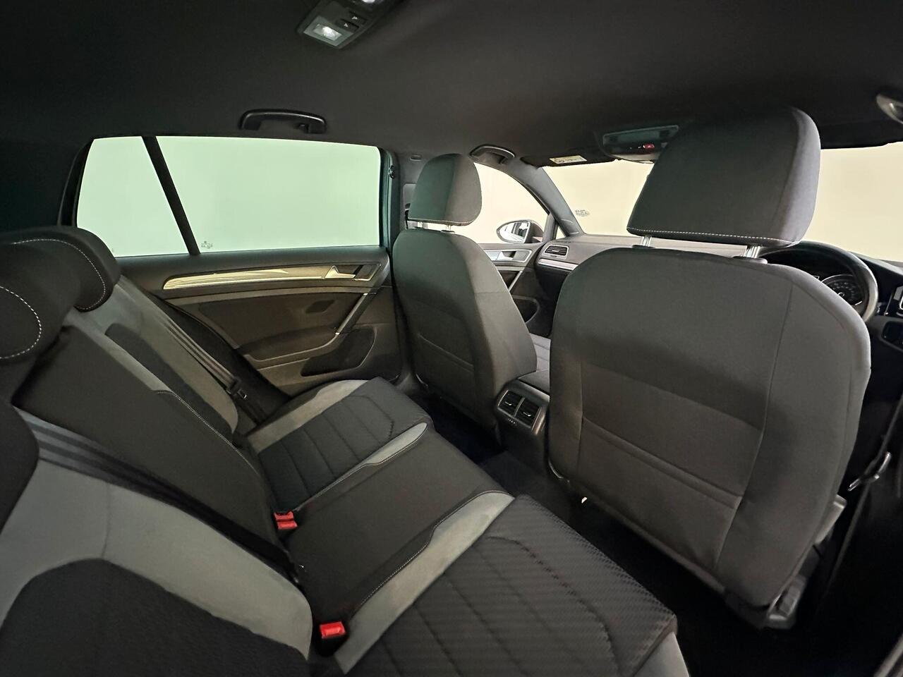 Volkswagen Golf SM69RDY