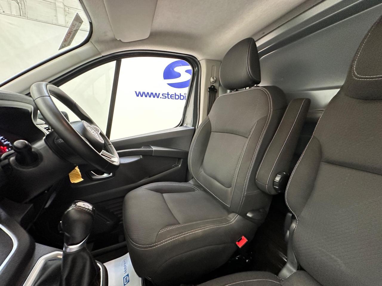 Nissan Primastar DL72BWH