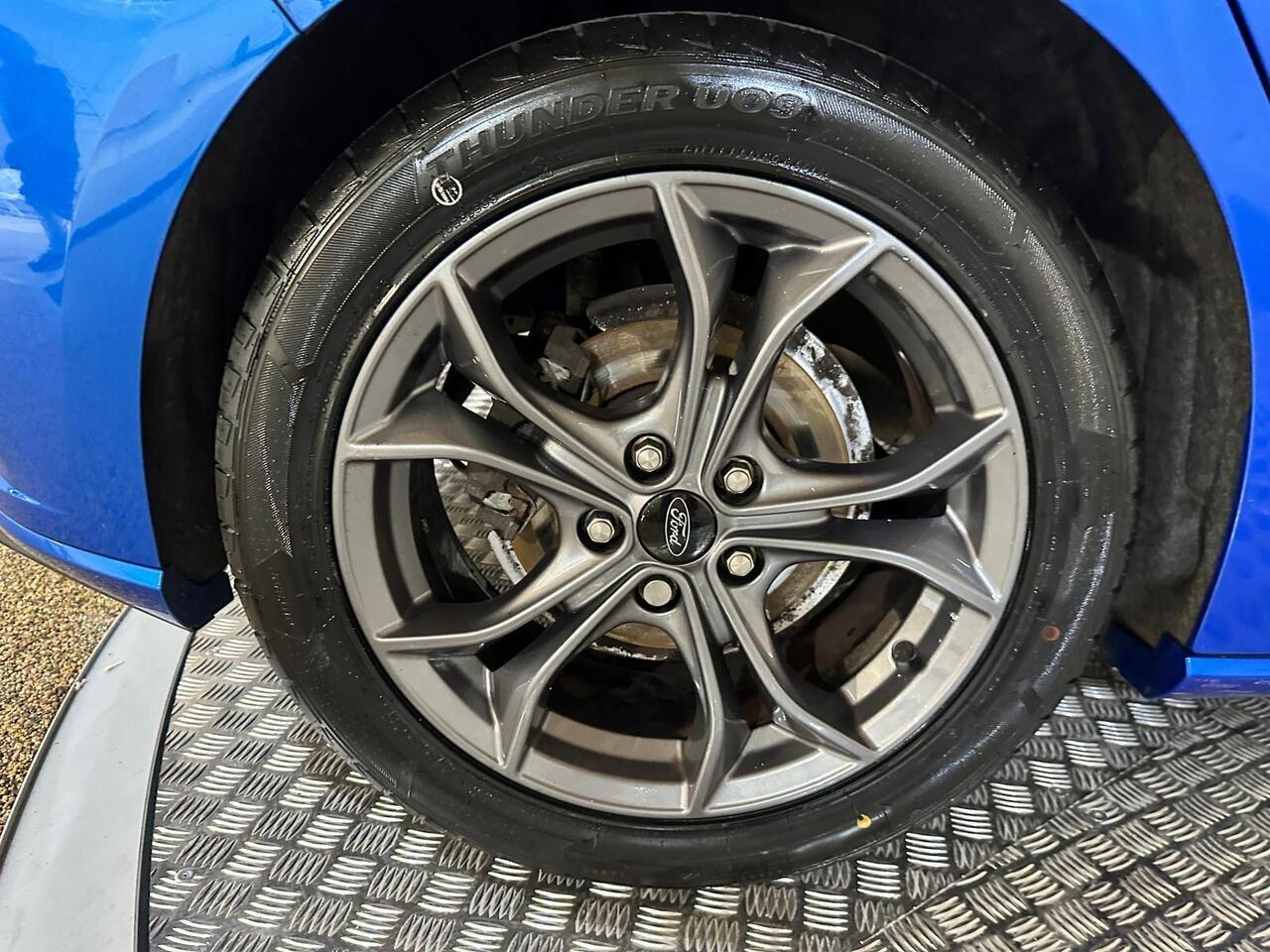 Ford Focus WJ68UUT