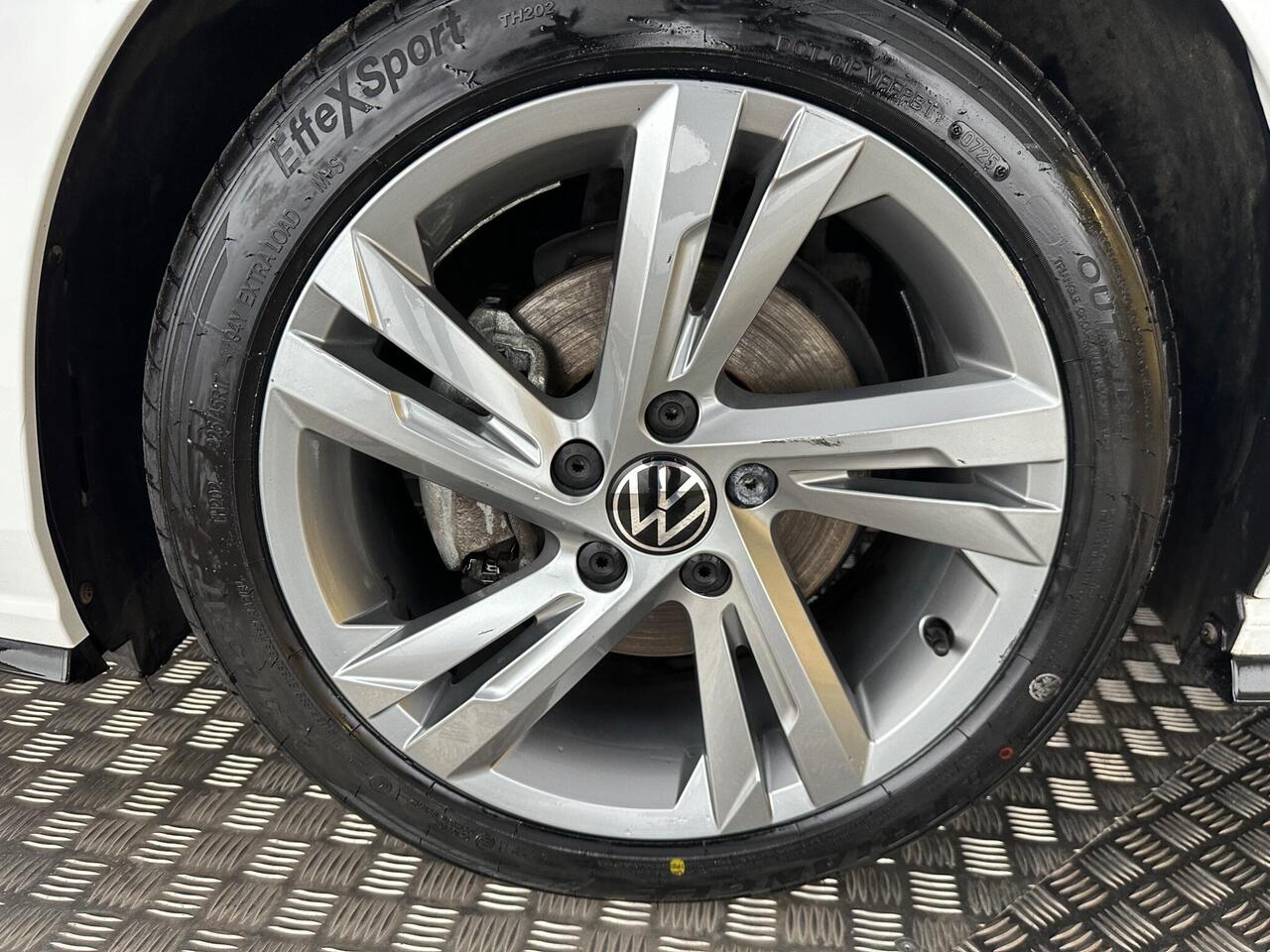 Volkswagen Golf VU22JYZ