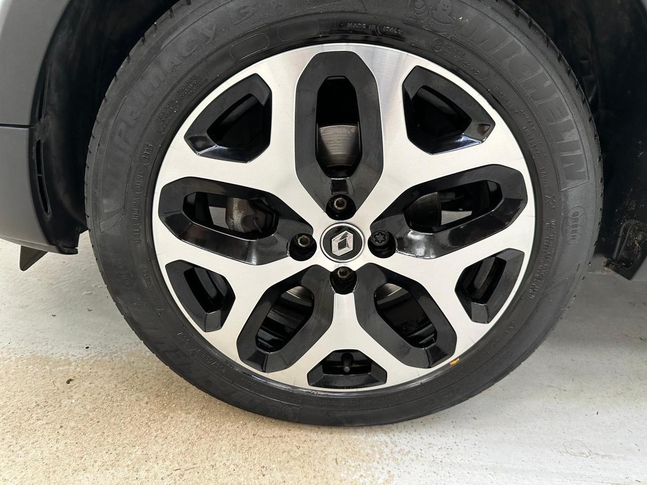 Renault Captur EK69YKP