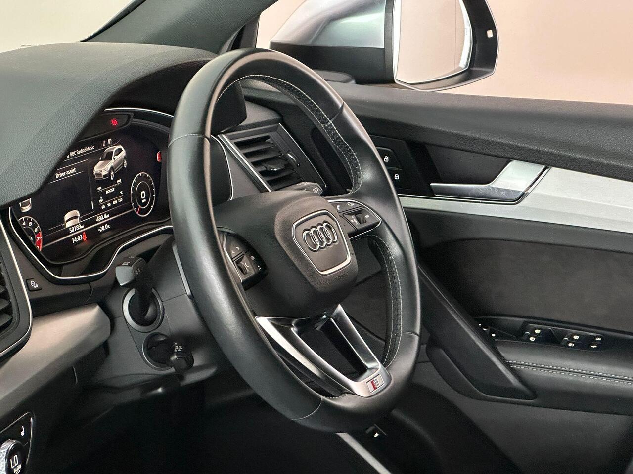 Audi SQ5 AE19UUX