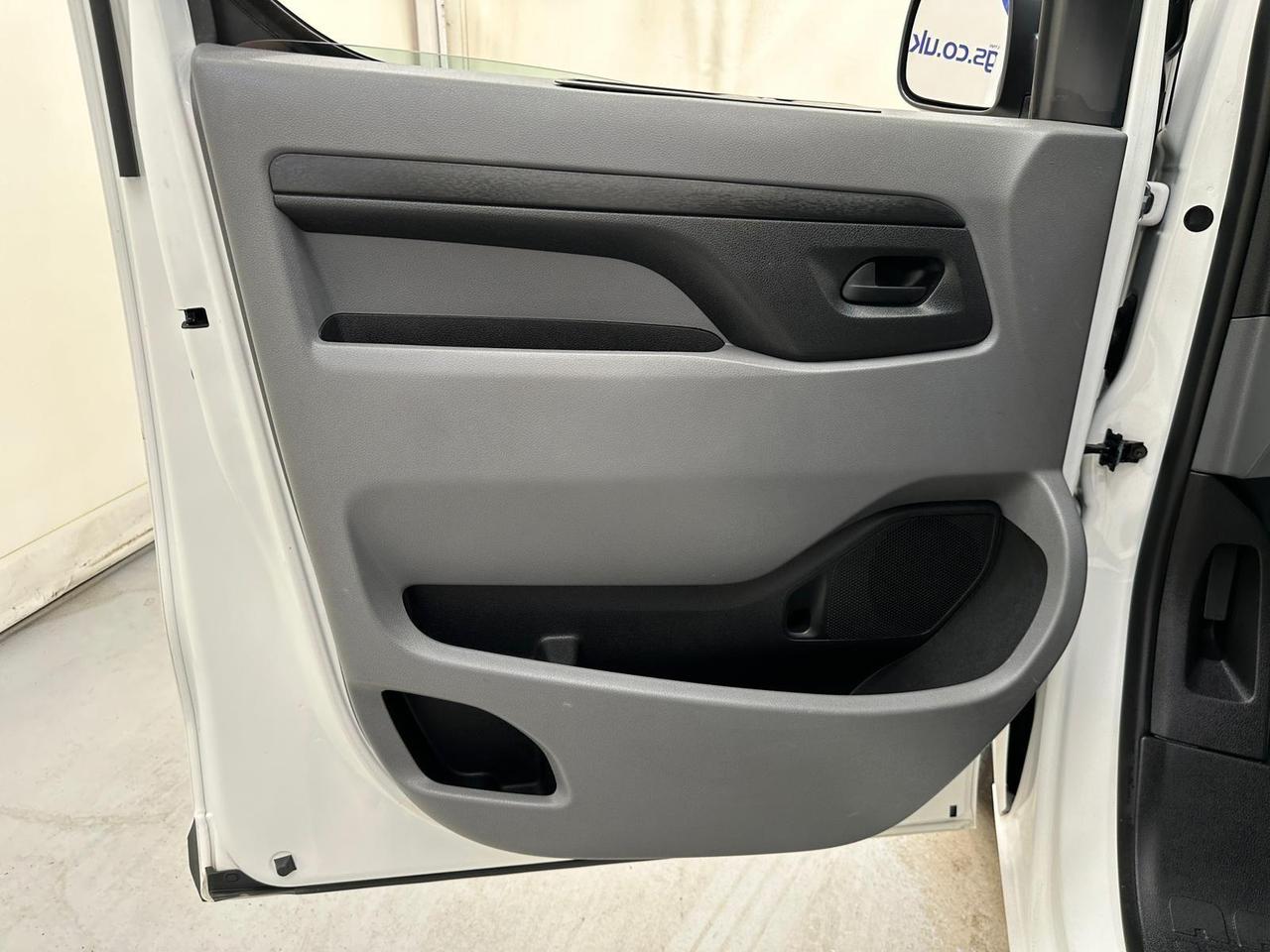 Vauxhall Vivaro DT70GHH