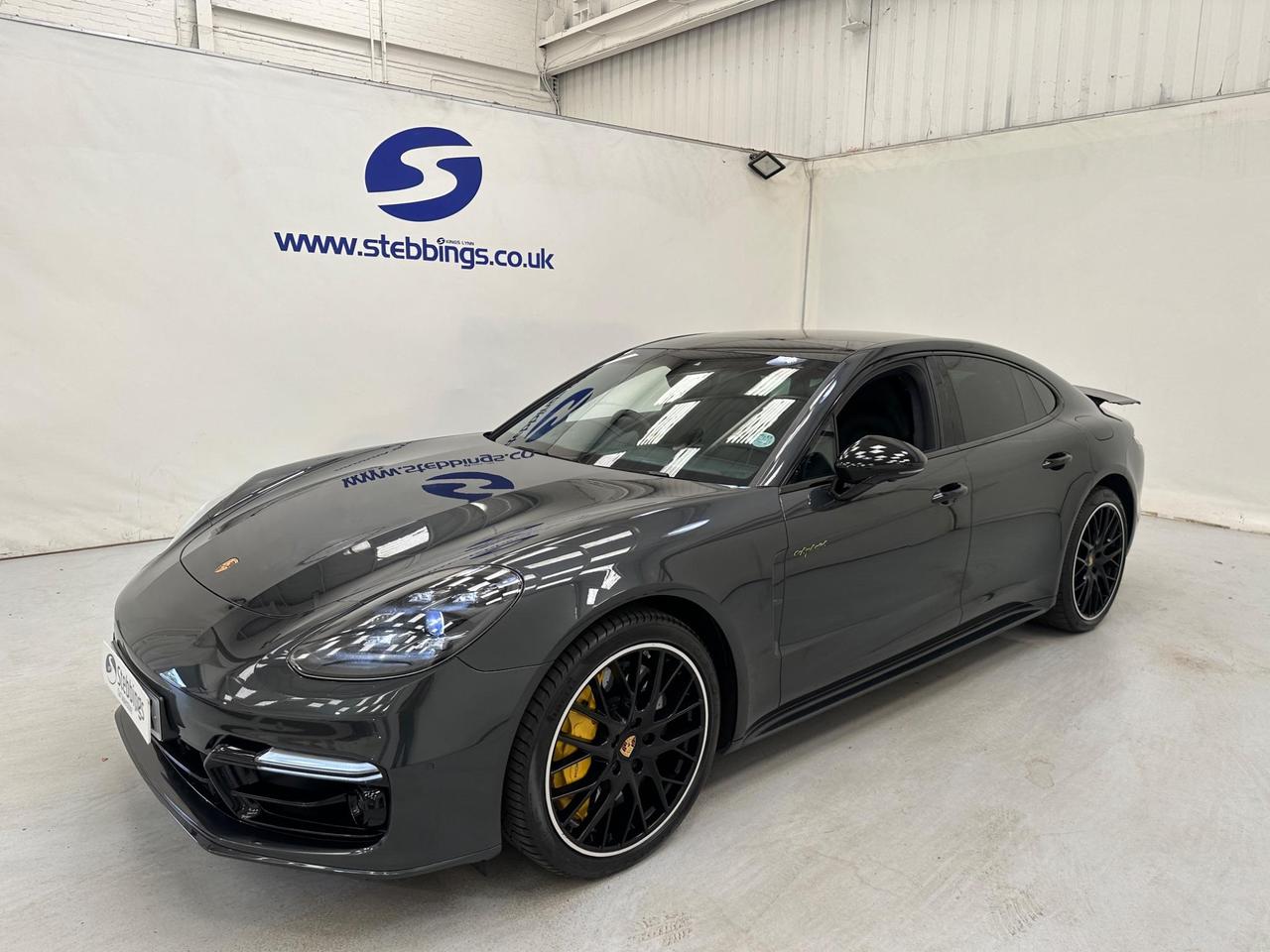 Porsche Panamera LN69UYK