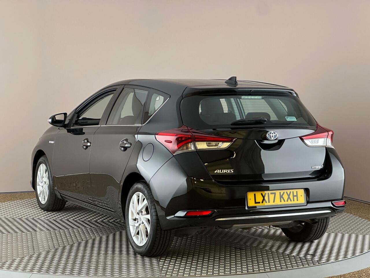 Toyota Auris LX17KXH