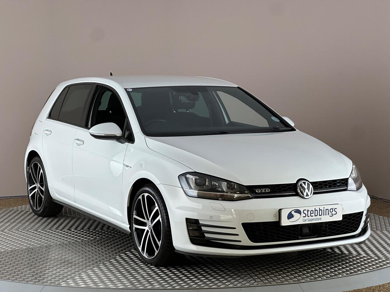 Volkswagen Golf DT66RVJ