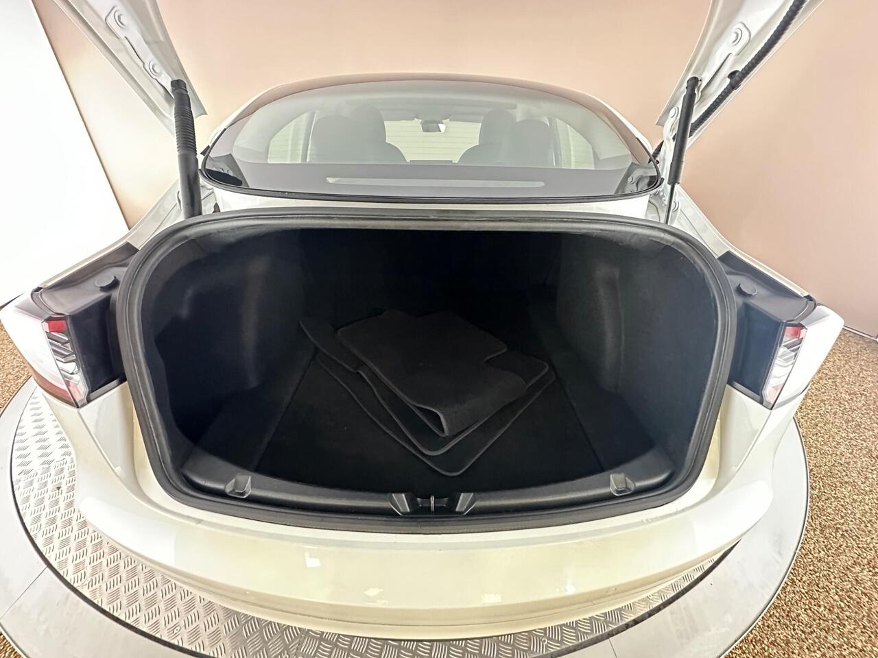 Tesla Model 3 AF72VKR