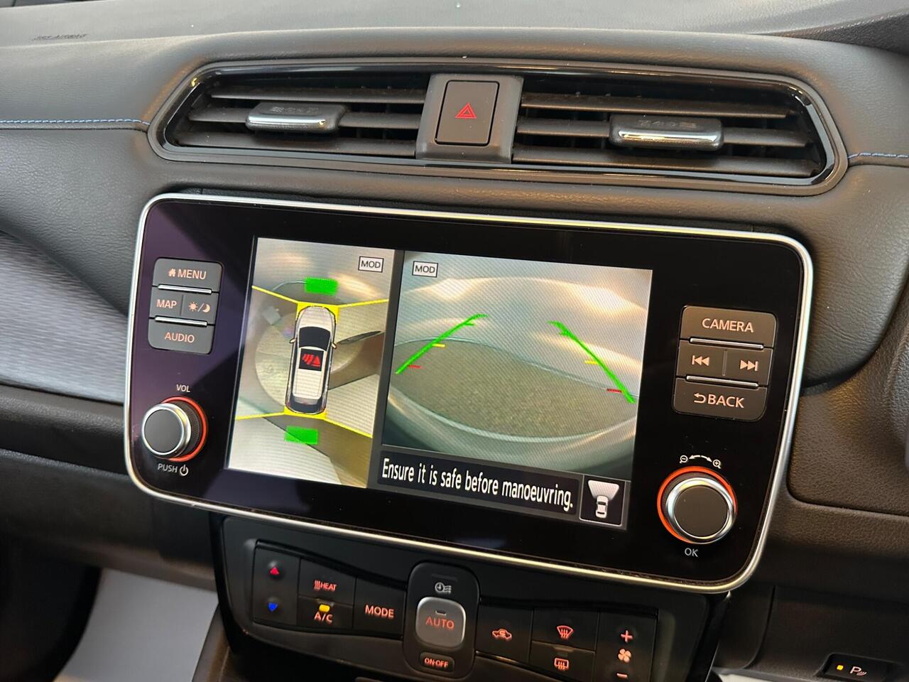 Nissan Leaf ST69WUU