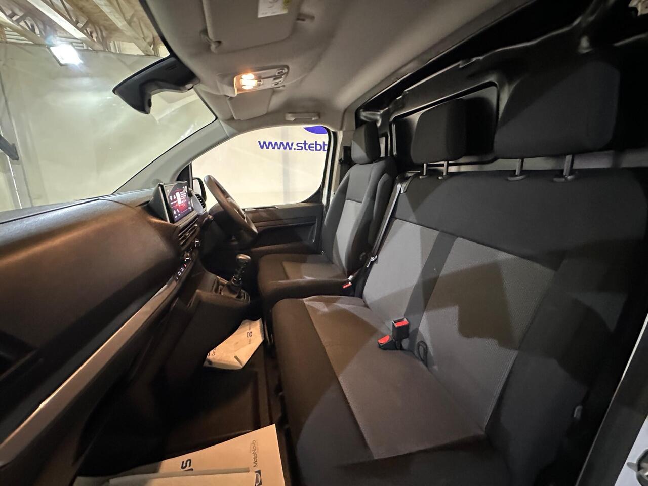 Vauxhall Vivaro DN24YLM