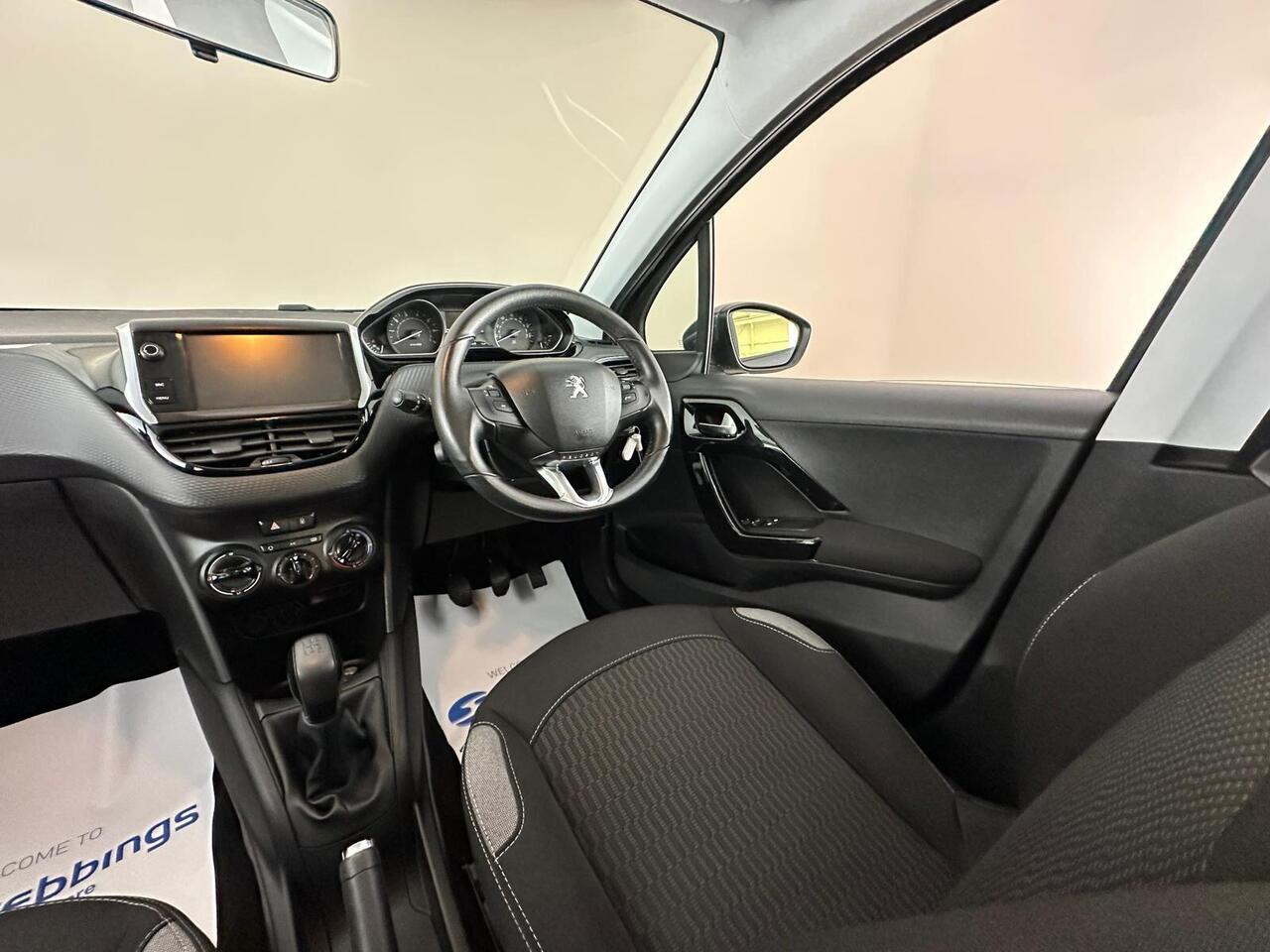 Peugeot 208 GN66YMF