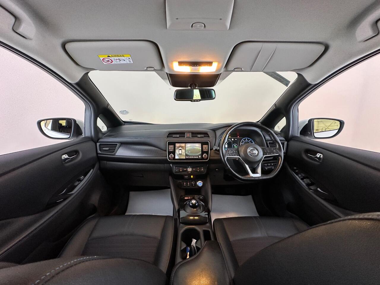 Nissan Leaf ST69WUU