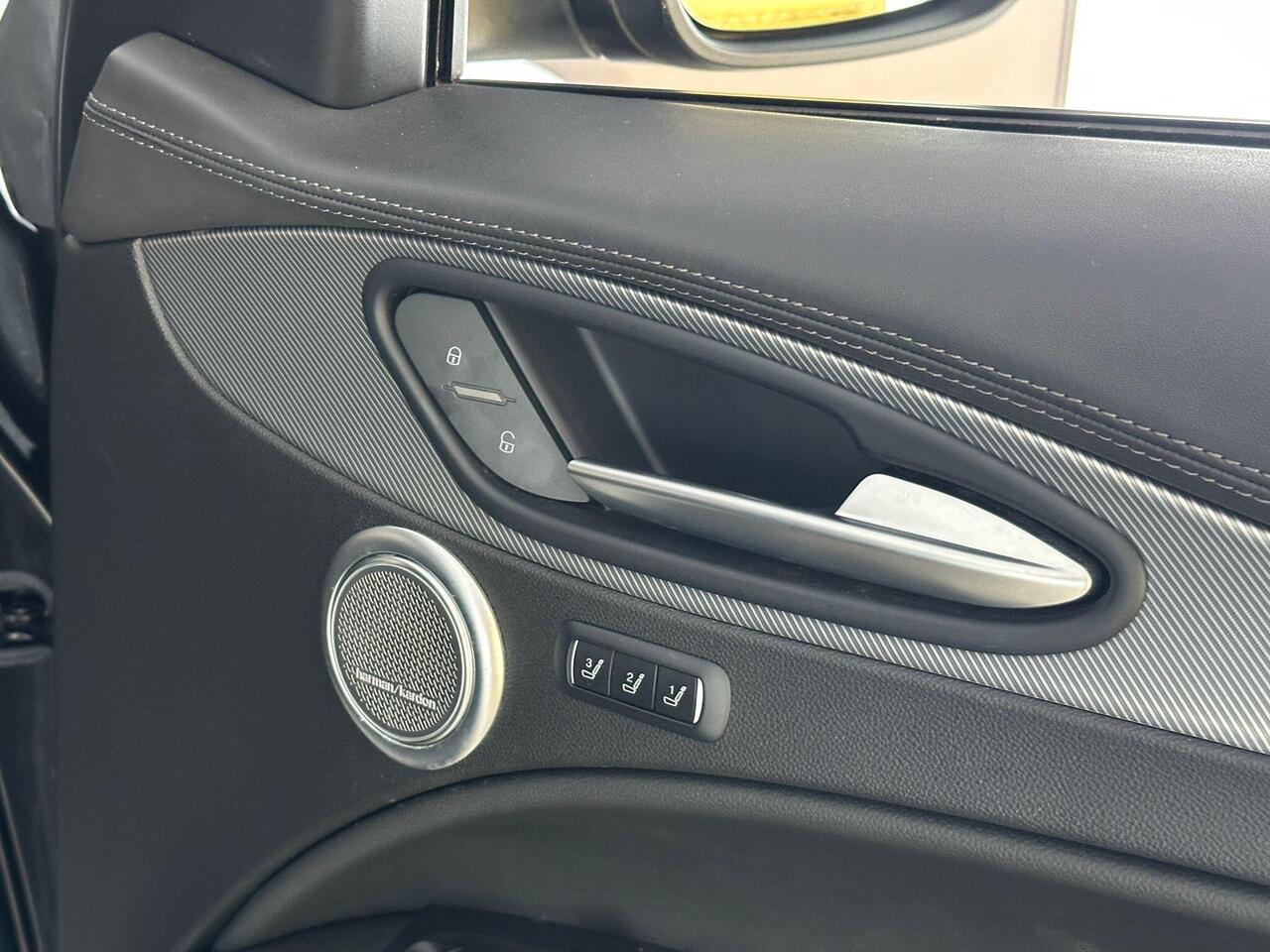 Alfa Romeo Stelvio AO70YYE