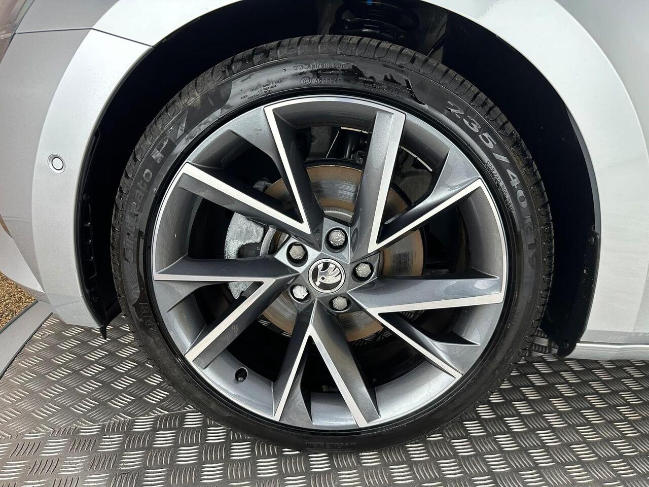 Skoda Superb OE67FTU