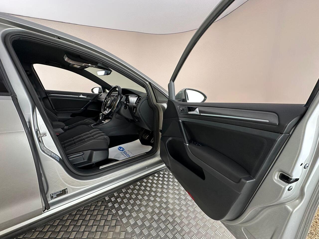 Volkswagen Golf MK69DZY