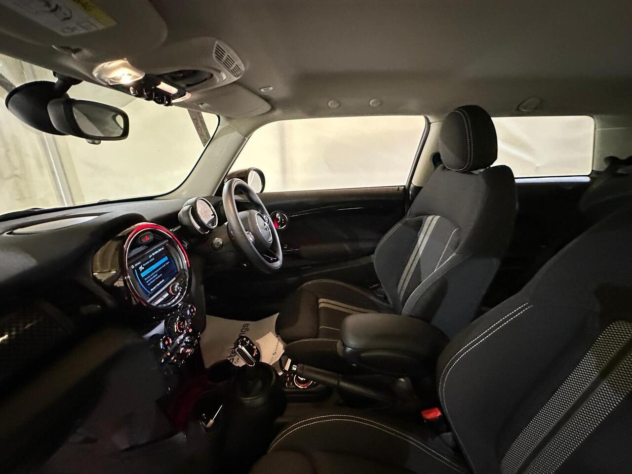 MINI Hatch EA70YLB
