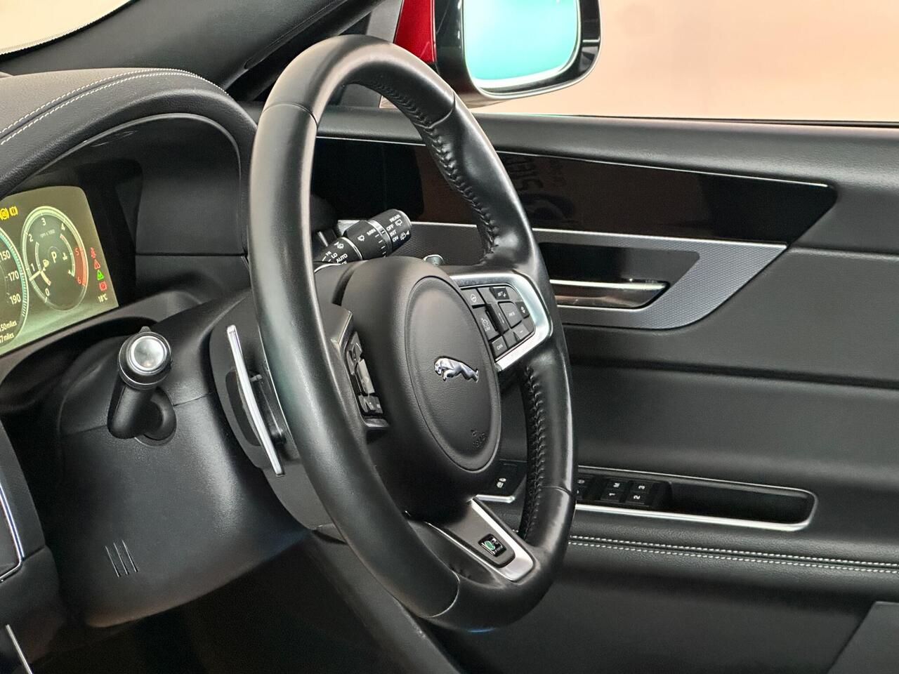 Jaguar XF VF17UOJ