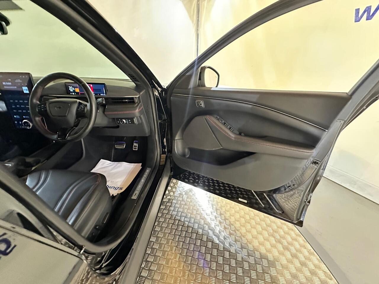 Ford Mustang Mach-E LG71VVO