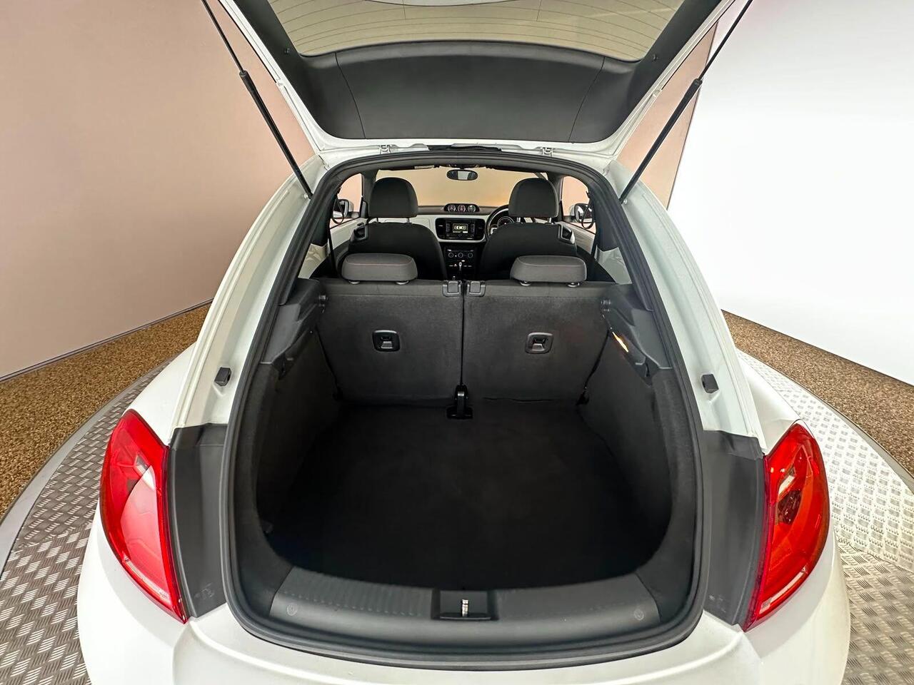 Volkswagen Beetle NA64UNW