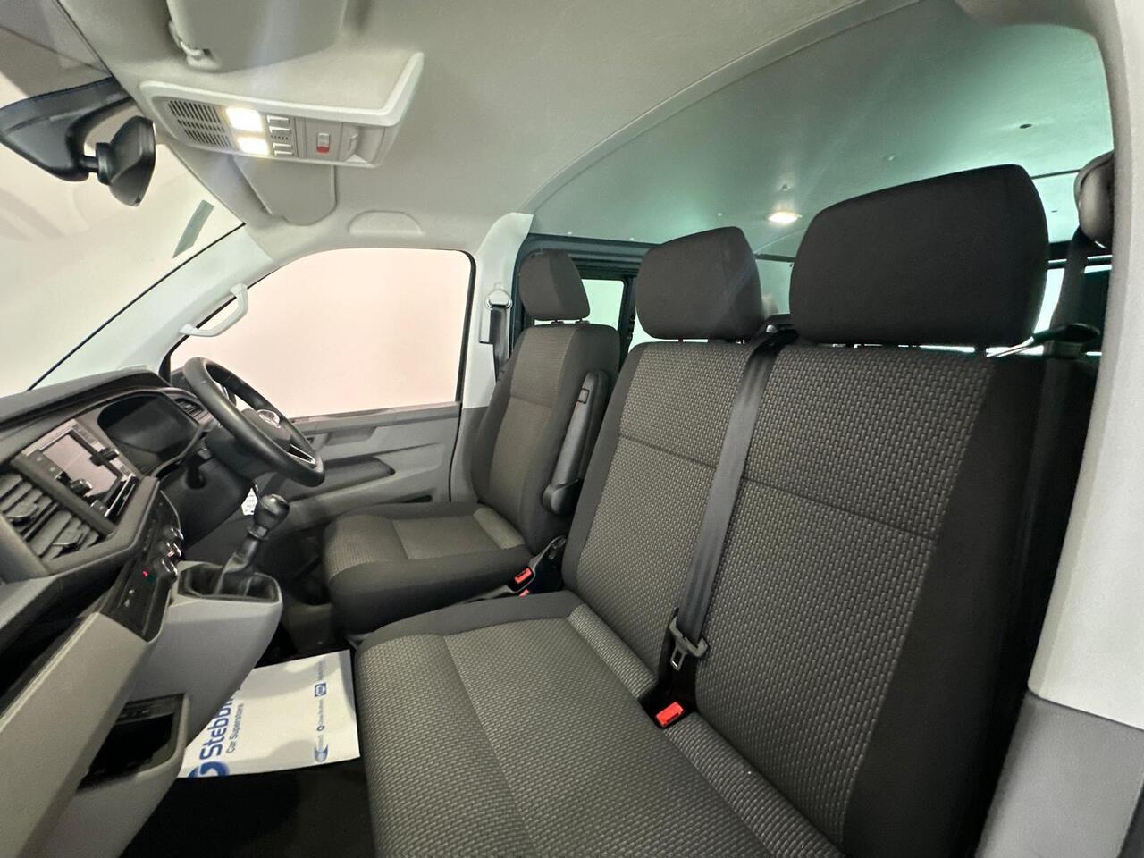 Volkswagen Transporter YR74XZU