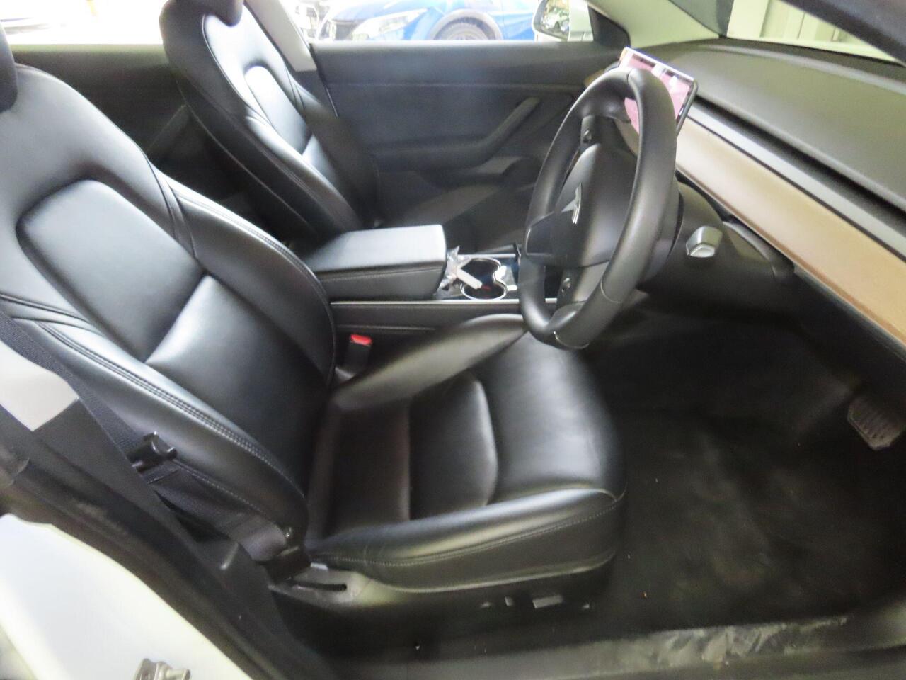 Tesla Model 3 LG69PKF