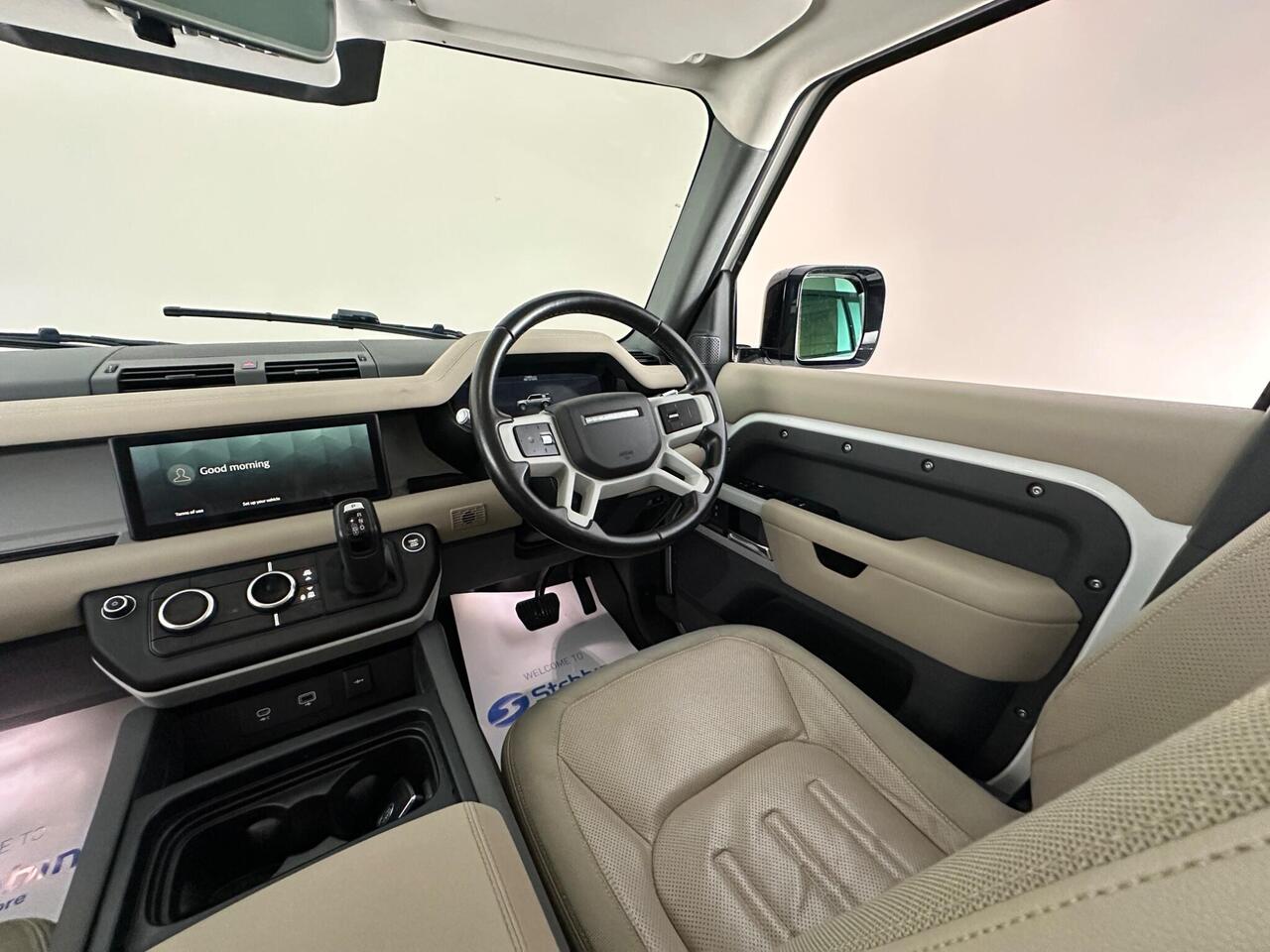 Land Rover Defender 110 OY20YDU