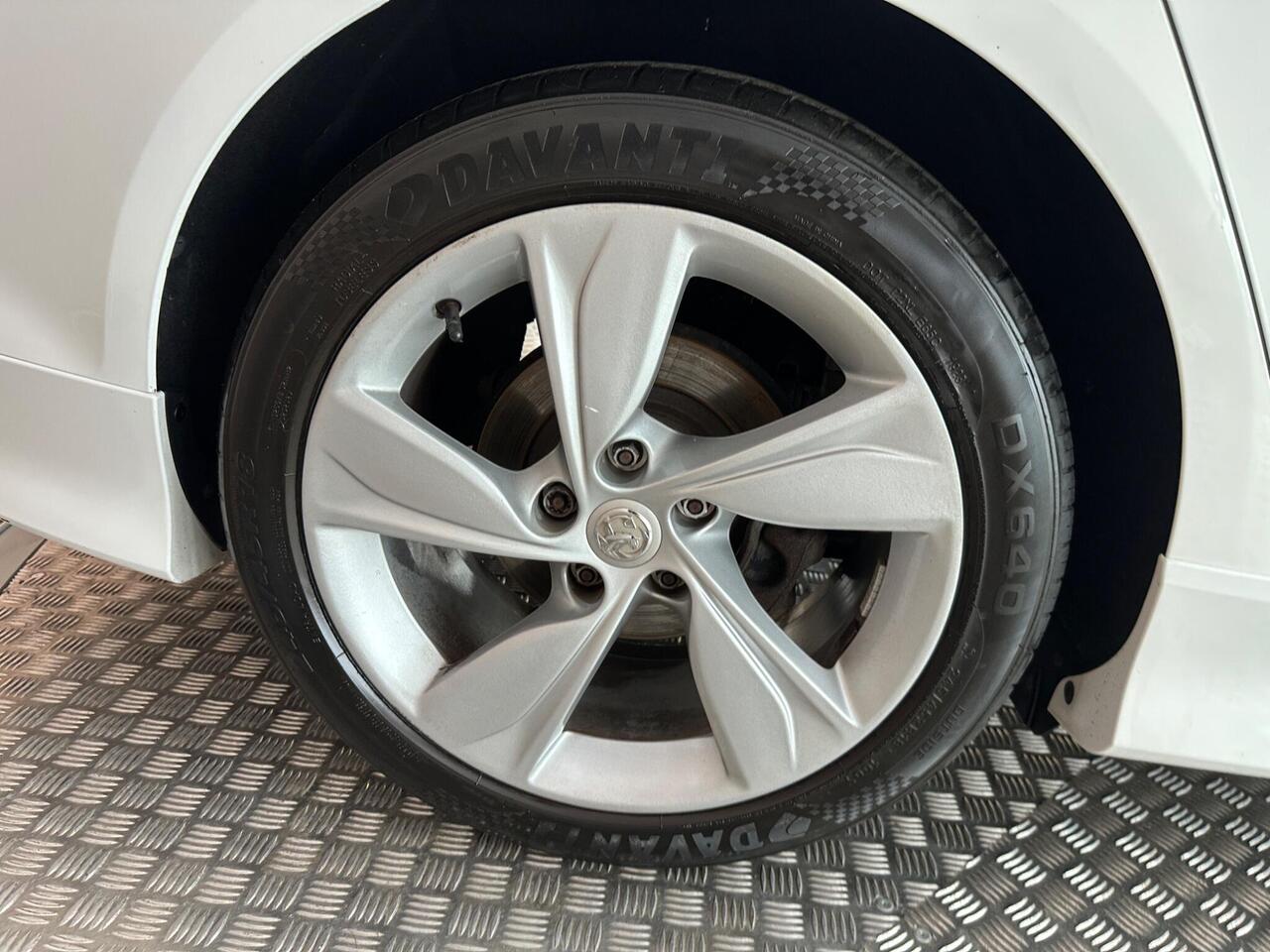 Vauxhall Insignia DS19CWU