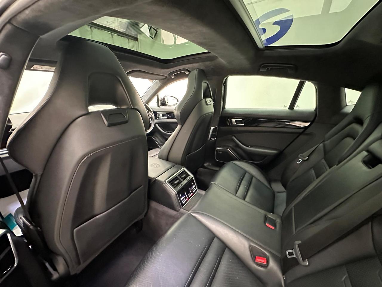 Porsche Panamera LN69UYK