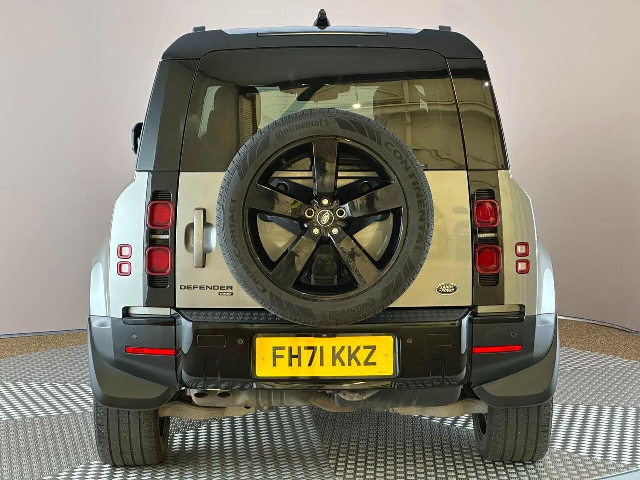 Land Rover Defender 110 FH71KKZ