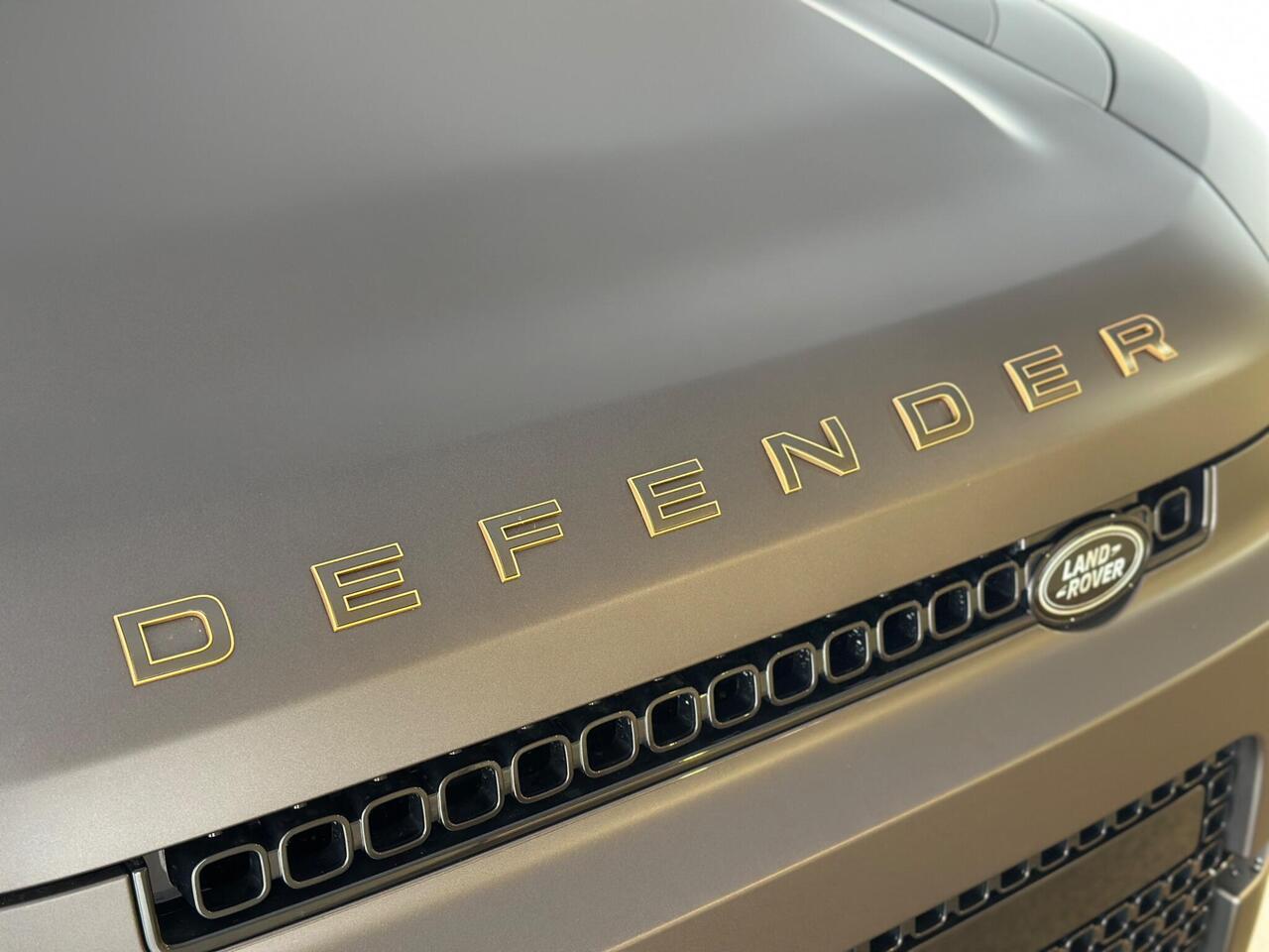 Land Rover Defender 110 FY25UTL