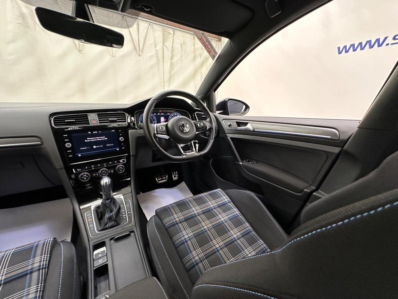 Volkswagen Golf FA18XRE