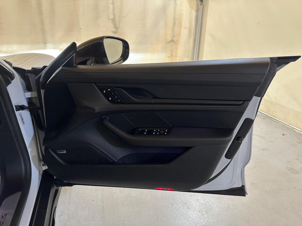 Porsche Taycan AO23YCN