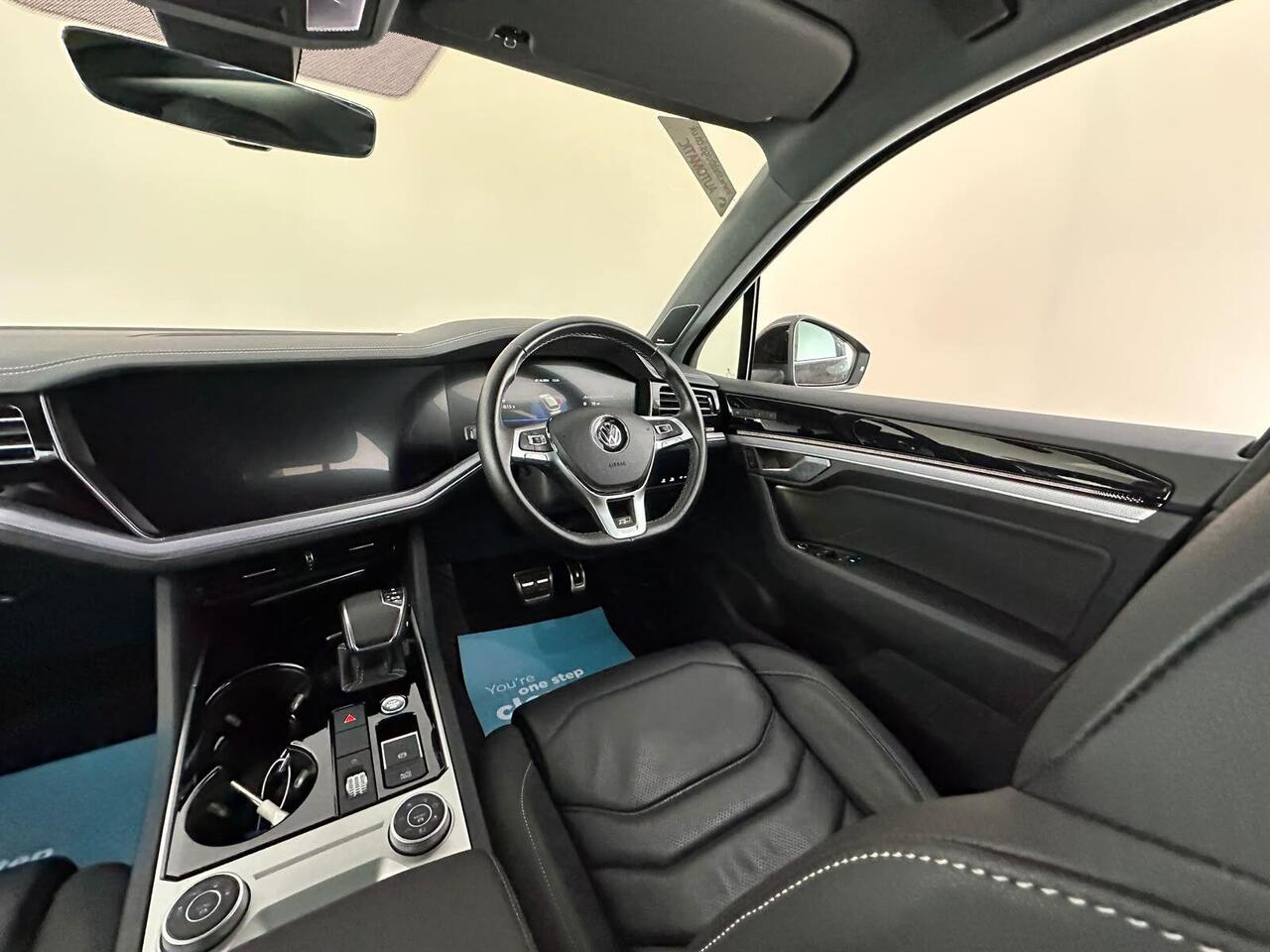 Volkswagen Touareg KY69UHS
