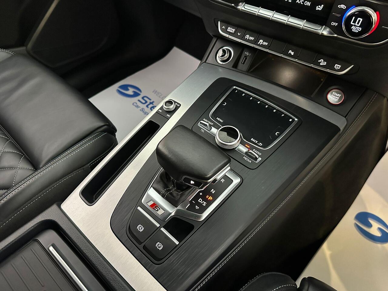 Audi SQ5 AE19UUX