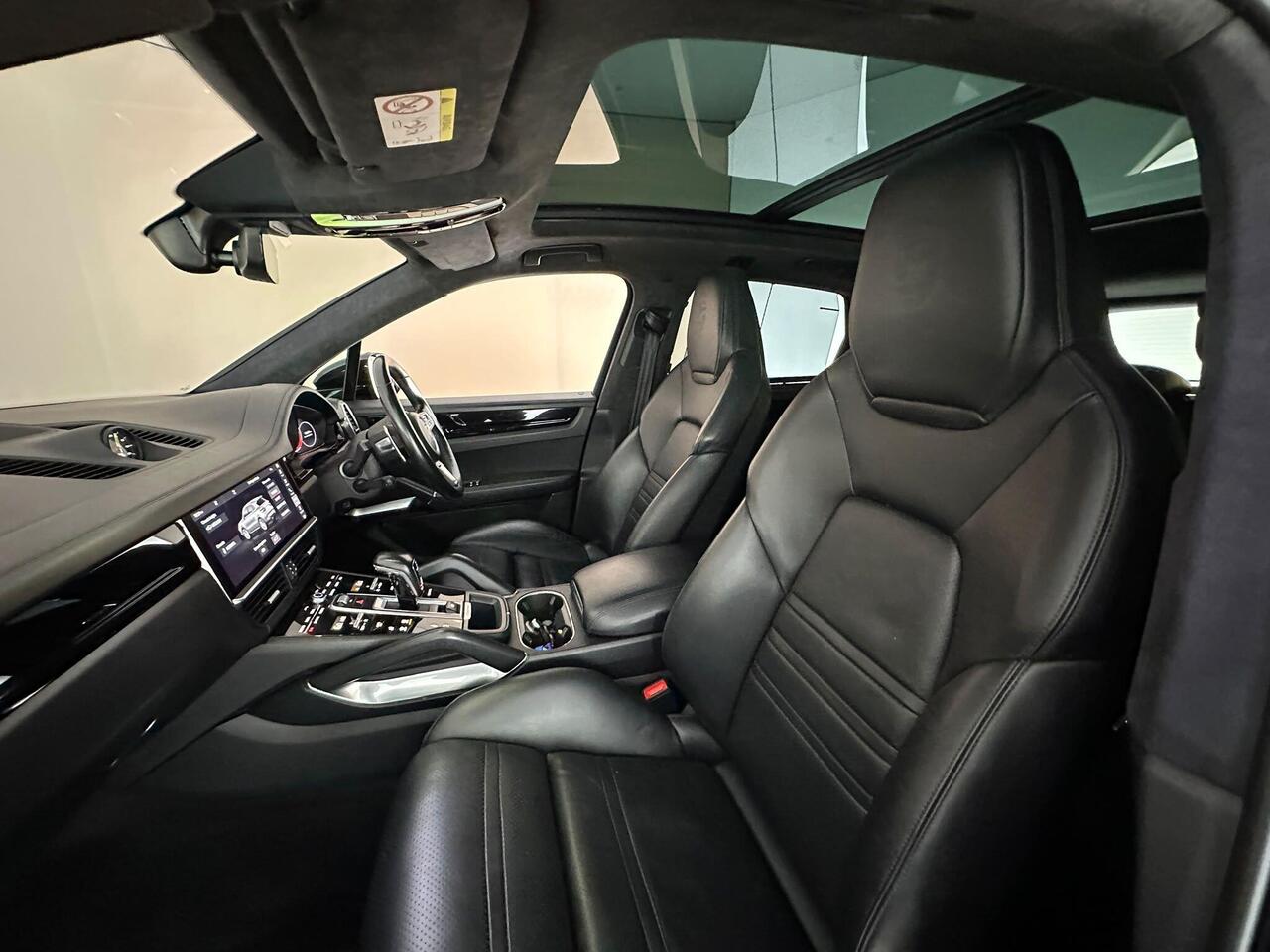 Porsche Cayenne SW69BKY