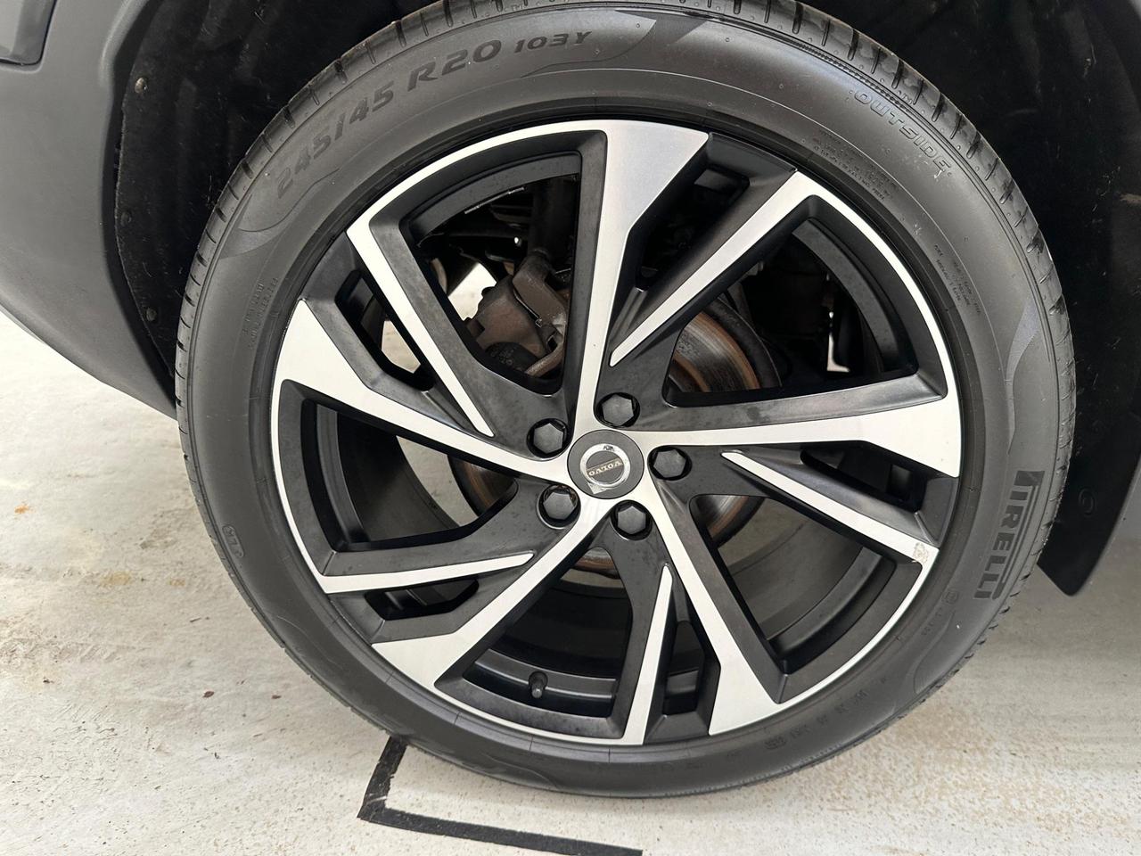 Volvo XC40 YM70MTZ