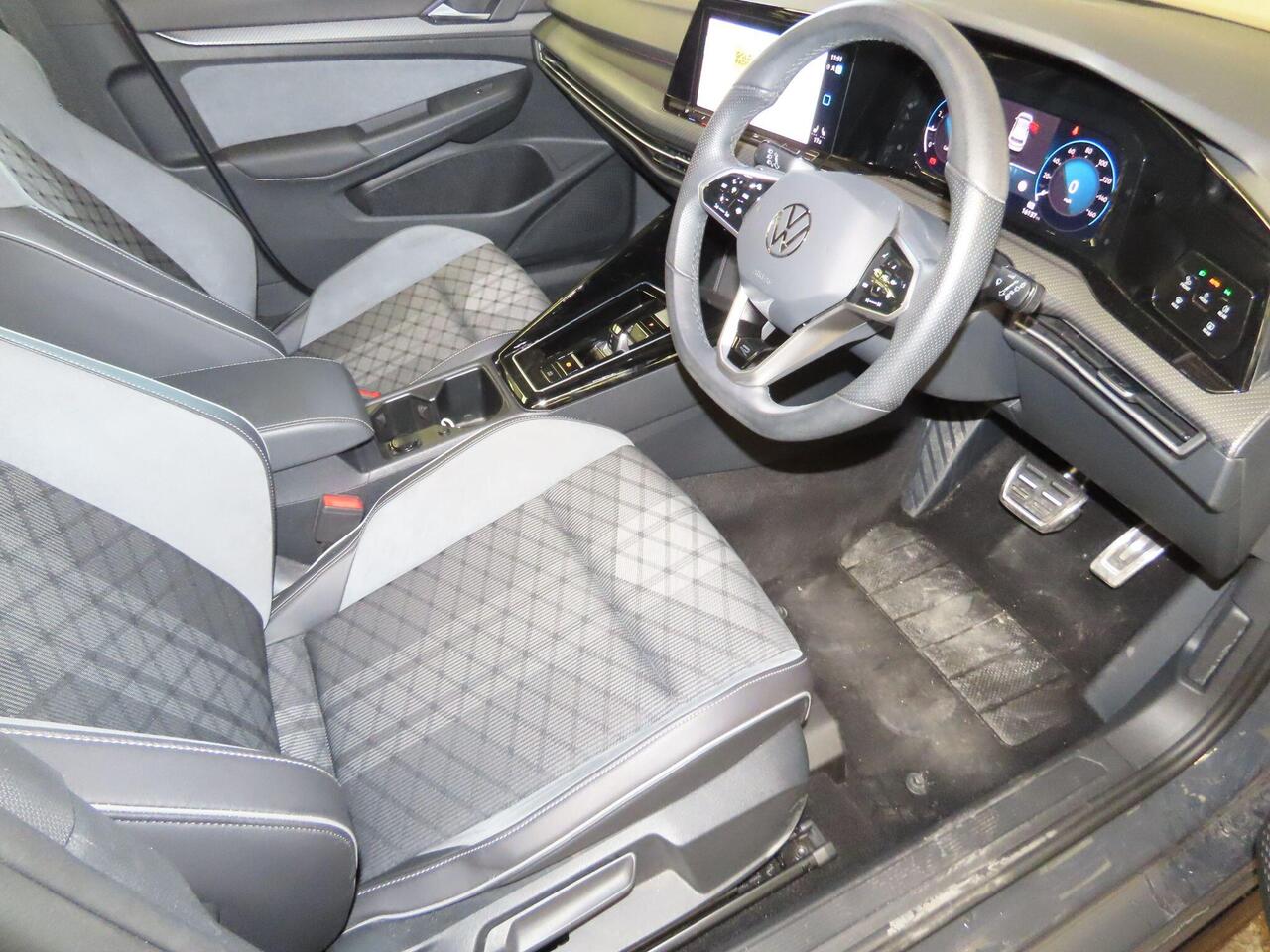 Volkswagen Golf LM24YDS